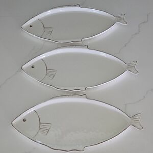 White Fish-Shaped Melamine Plates Set Of 3